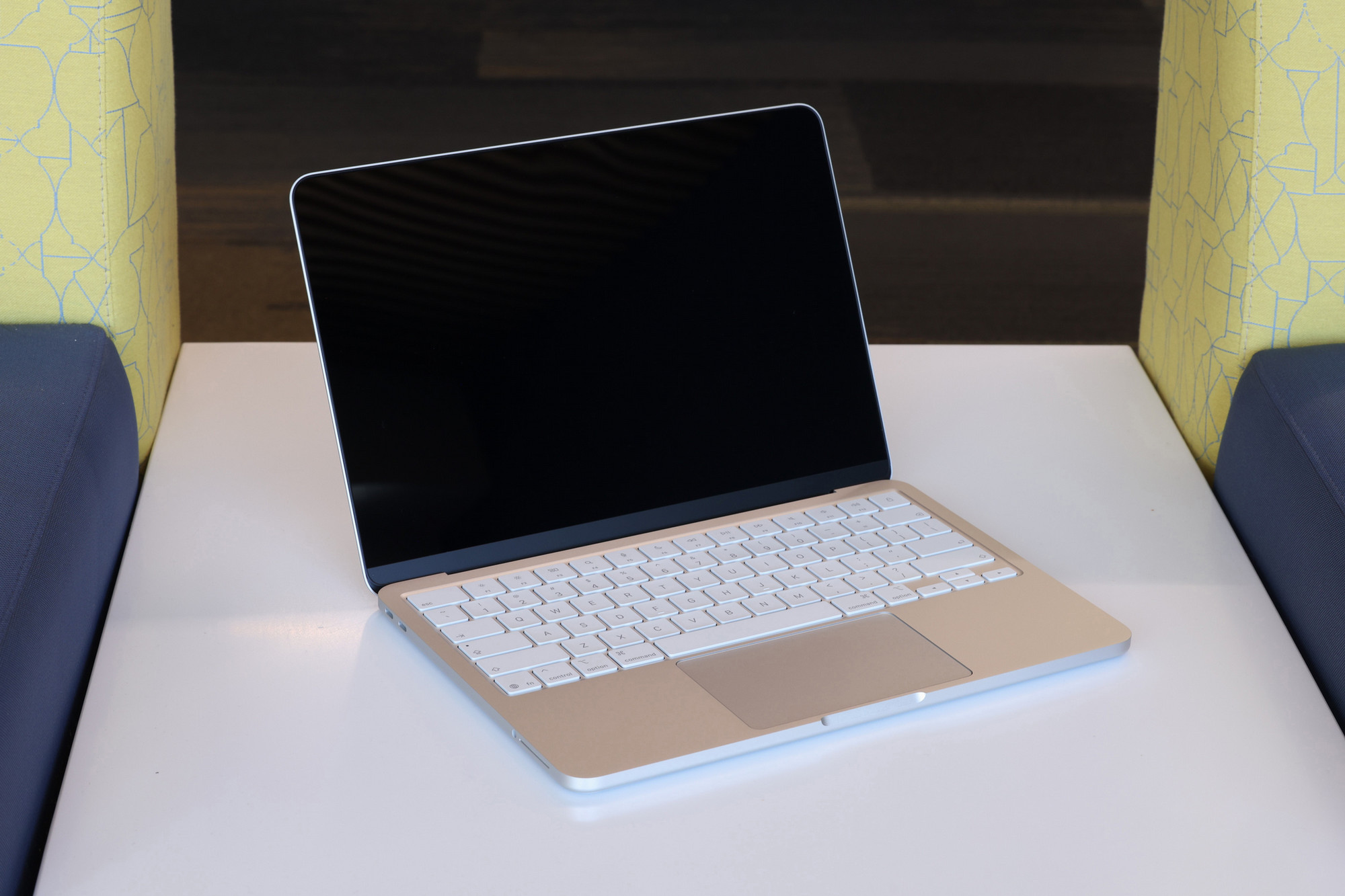 MacBook Neo Open