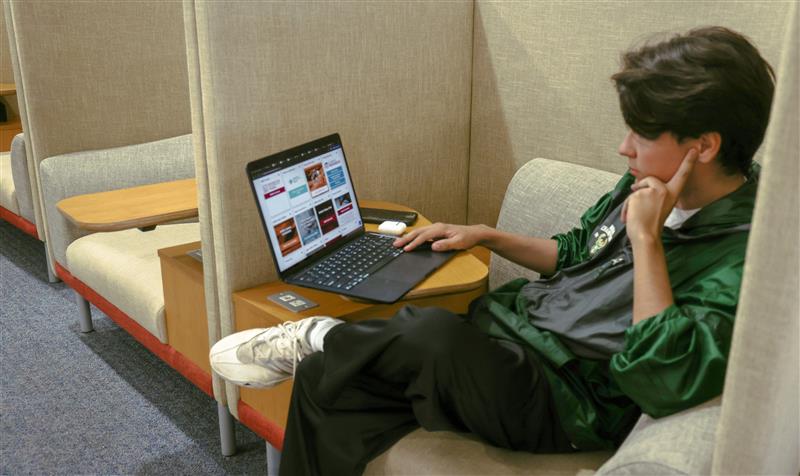 NMSU student browses the new myNMSU2.0 portal.